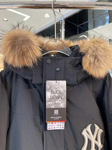 MLB NY Yankees Black Fur Hood Down Parka