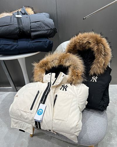 MLB NY Yankees Cream Fur Hood Down Parka